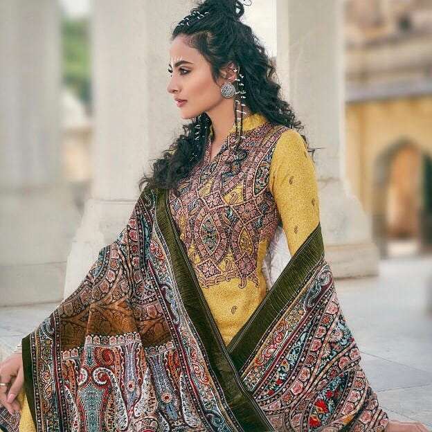 KESAR HAFSHA  Blossom Dresses